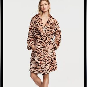 Victoria’s secret plush robe XS/S